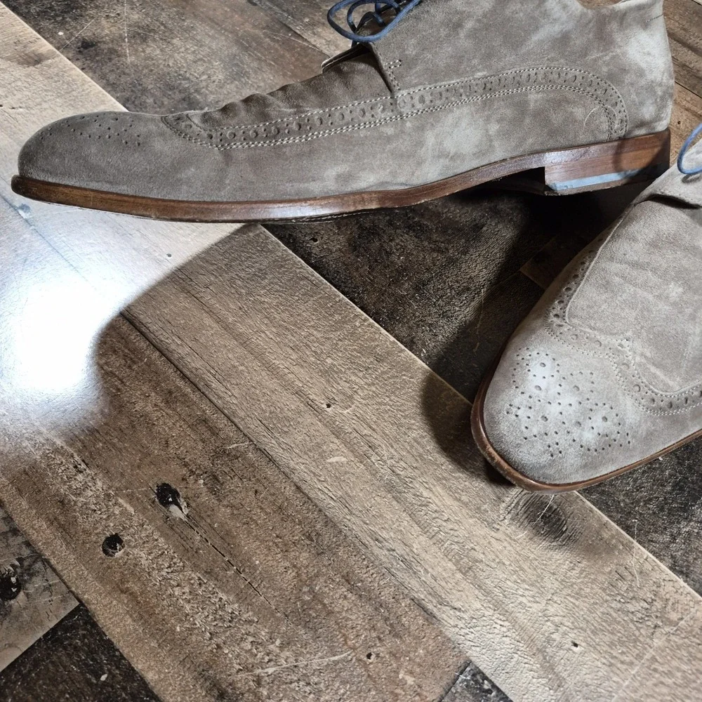 Hugo Boss Oxford Dress Shoes Men 12 Brown Suede Wingtip Made in Italy Blue Laces